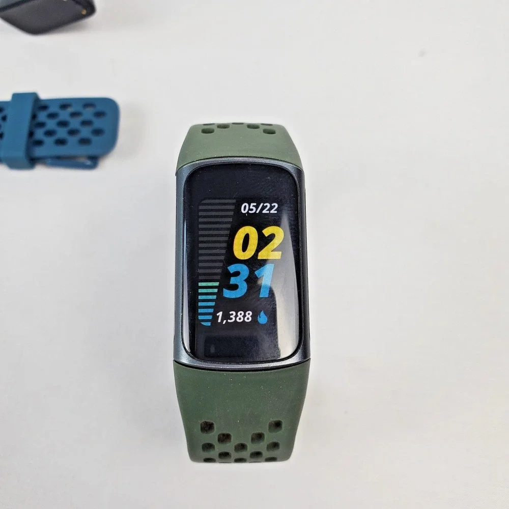 Fitbit Charge 5 Fitness Tracker Black Green w/ Cable, Extra Band, Guide